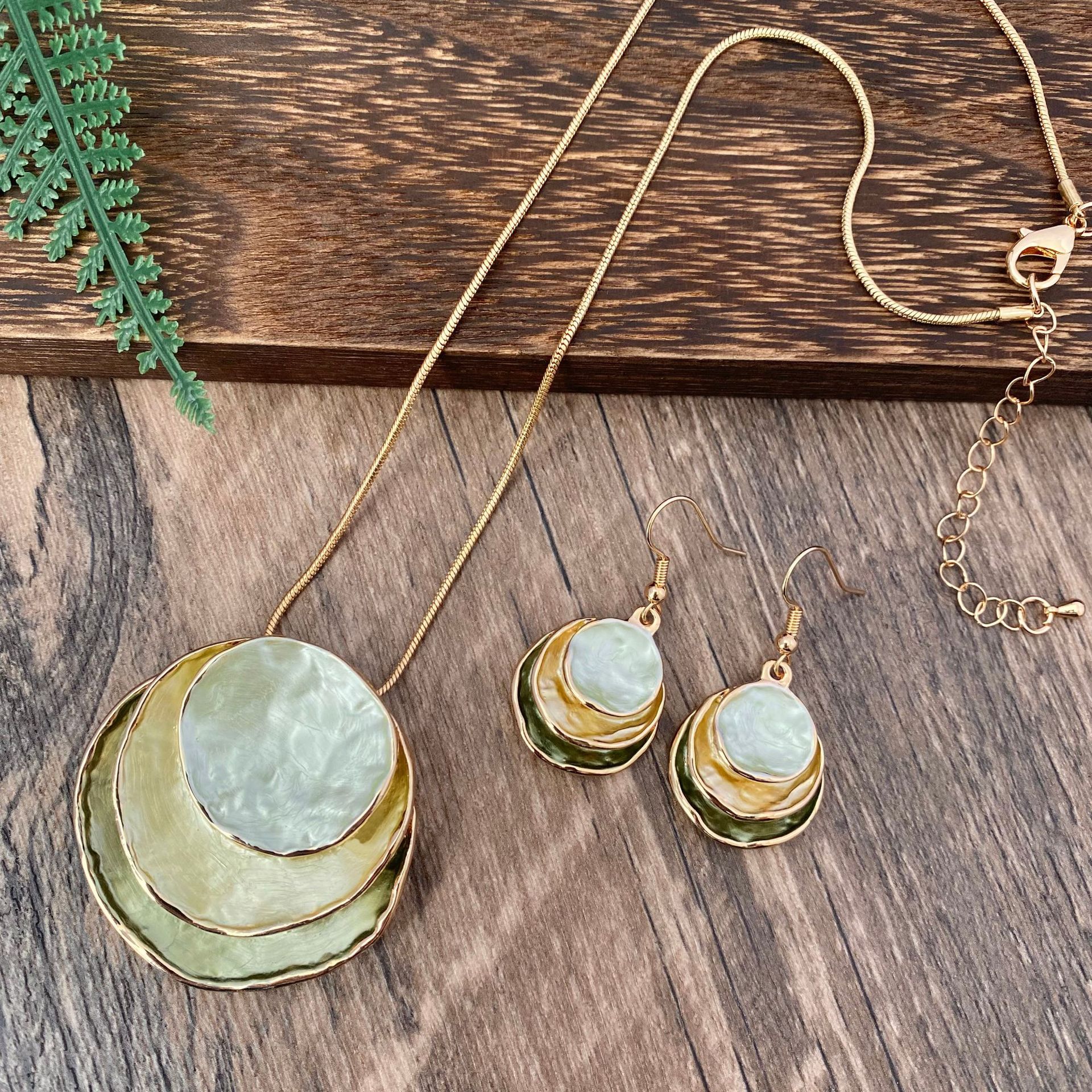 Orecchini e collana