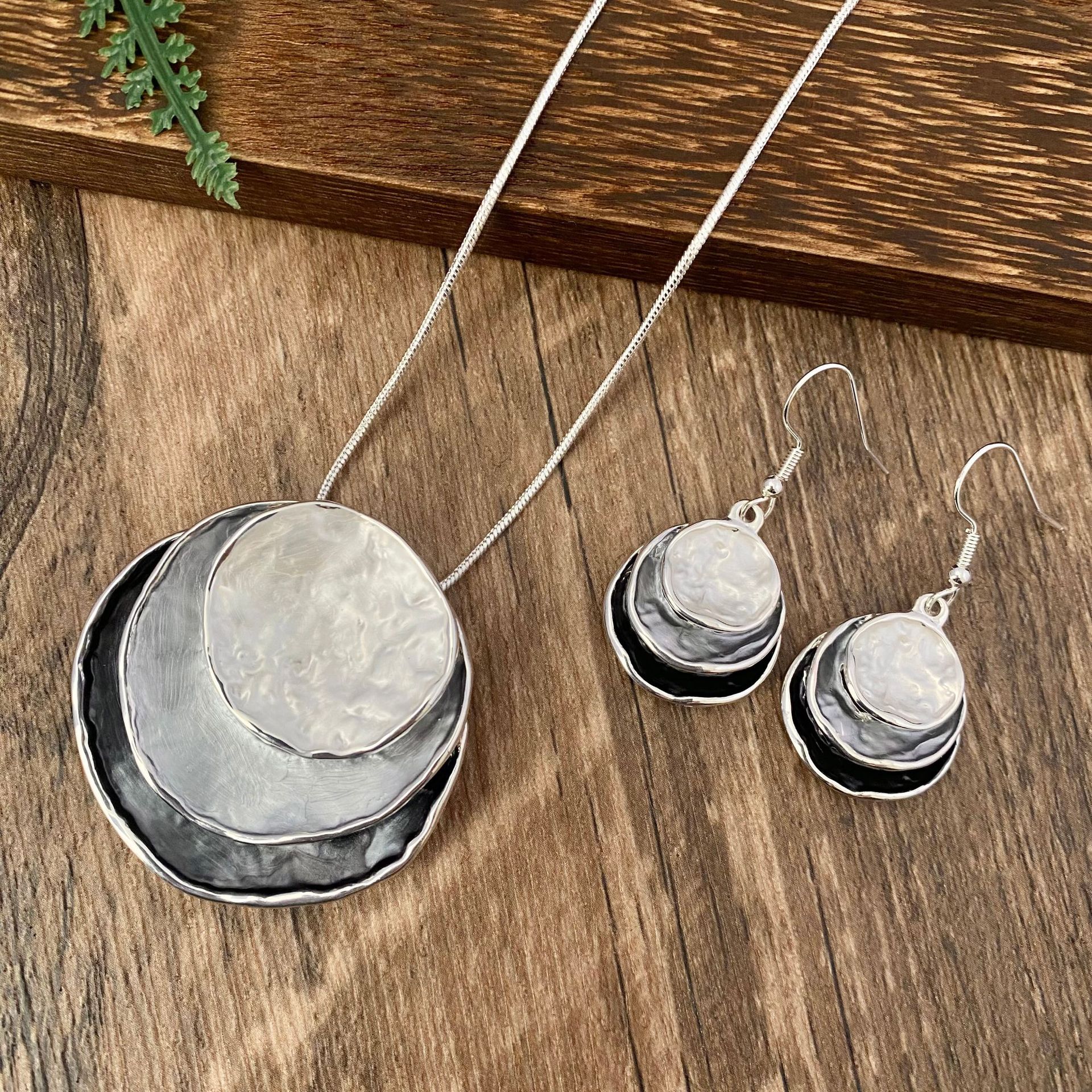 Orecchini e collana