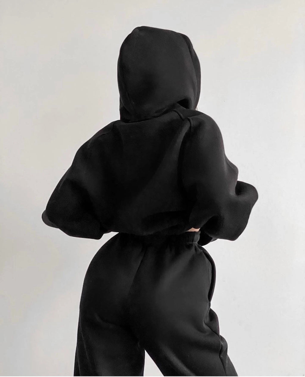 Tuta sportiva in maglia alla moda e di nuovo stile per le donne