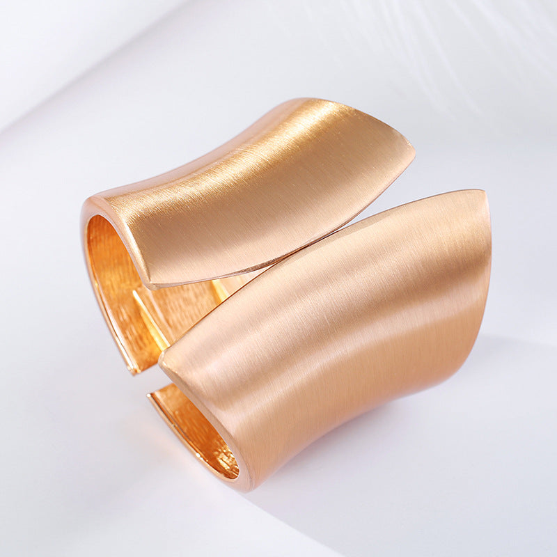 Bracciale asimmetrico