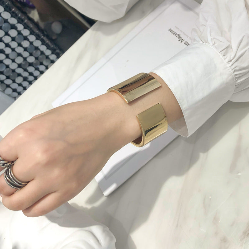 Bracciale asimmetrico