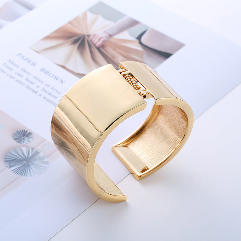 Bracciale asimmetrico