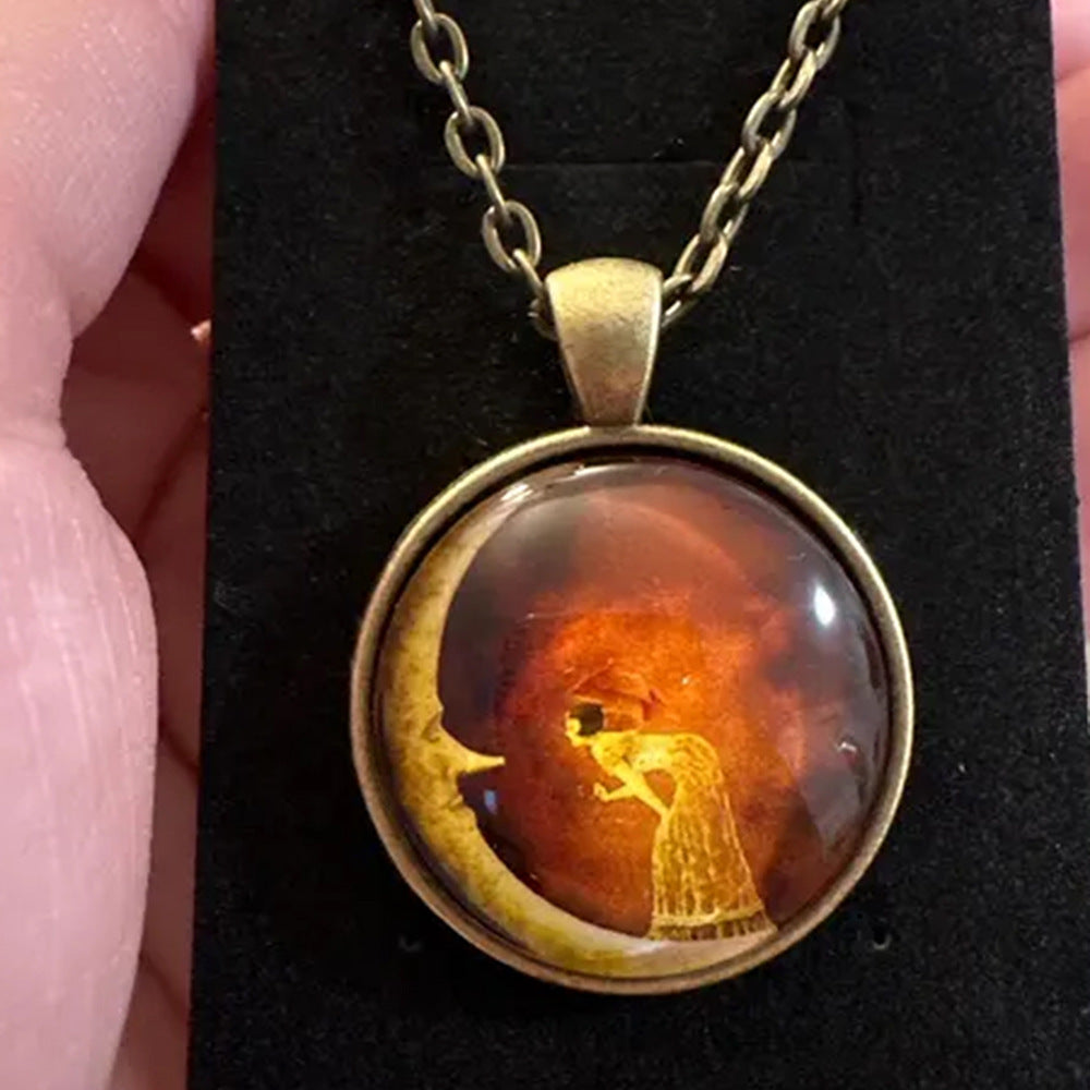 Collana Ciondolo Ragazza Misteriosa con Luna Retro in Vetro Cabochon Gemma del Tempo