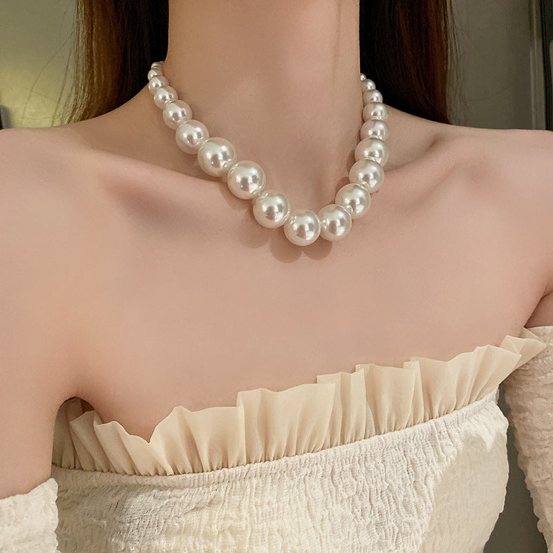 Large and small pearl necklace with French retro nuances